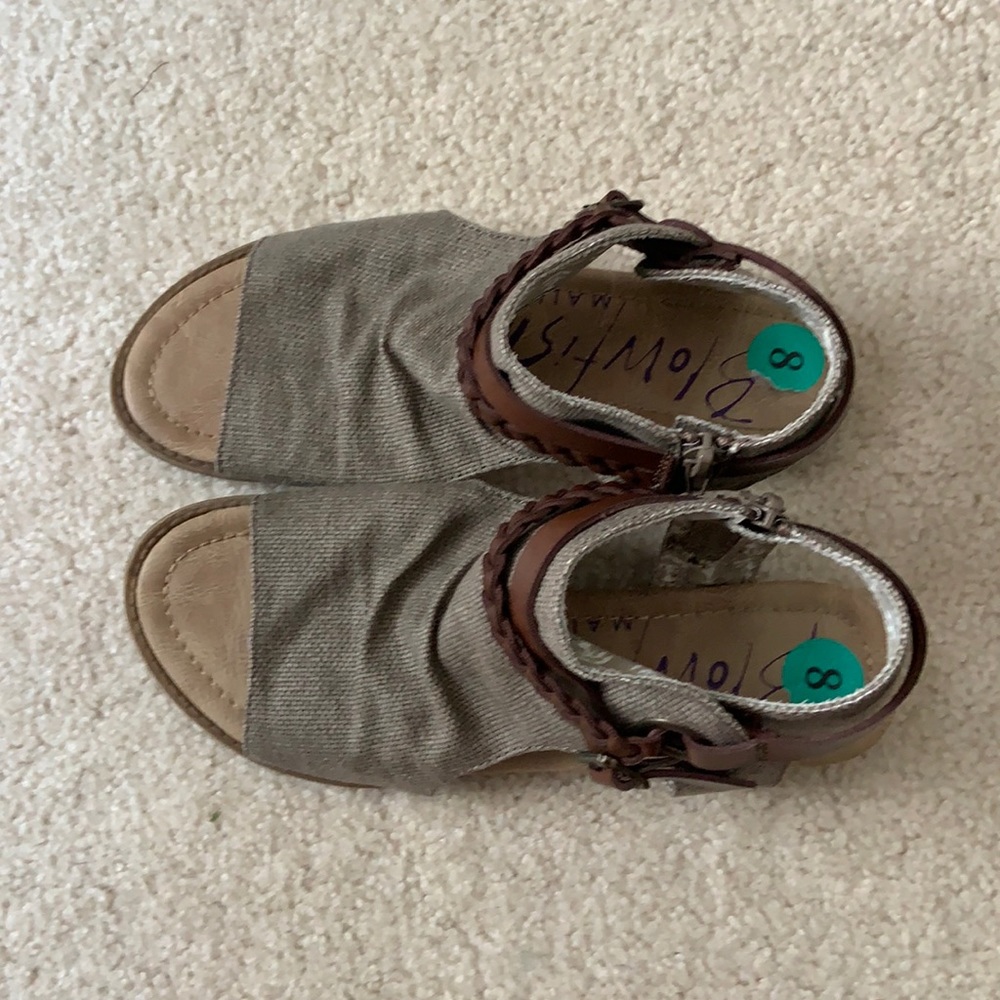 Blowfish Malibu Size 8 Sandals